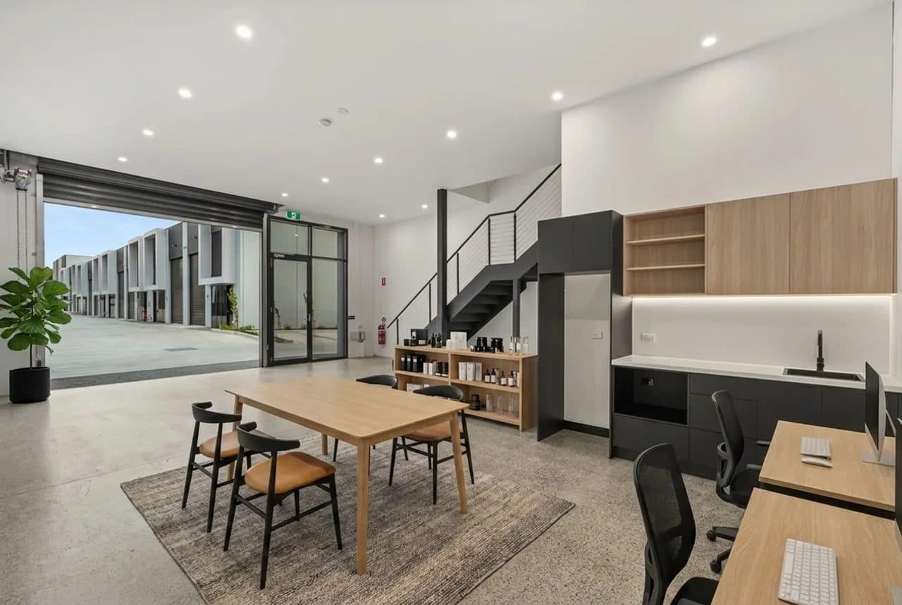 Showroom + warehouse